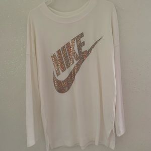 White long sleeve Nike tee